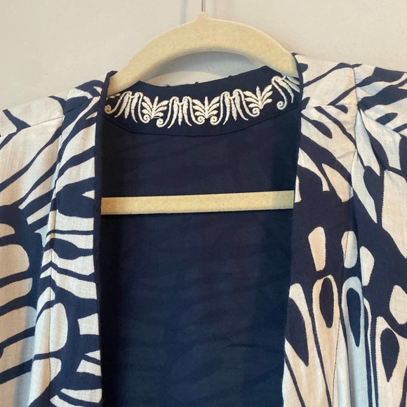 Chico’s reversible butterfly to solid kimono with embroidery detail Size S/M - Picture 6 of 8